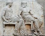 Oficina de Fídias: Atena e Hefesto, relevo do Partenon, c. 447–433 a.C. Museu Britânico.<br><br>Palavras-chave: Fídias, Hefesto, Atena, mitologia romana, mitologia grega, mitologia, mito 