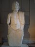 Marnas colossal sentado, retratado ao estilo de Zeus. Período romano. Marnas13 era a divindade principal de Gaza (Museu Arqueológico de Istambul).