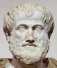 Aristteles, importante filsofo da antiguidade, contribuiu com a discusso sobre tica, virtudes e a arte de bem viver. <br><br> Palavras-chave: Aristteles, virtude, justia, bem comum, tica