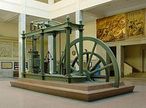 Uma mquina a vapor de Watt. O motor a vapor, abastecido primeiramente com carvo, impulsionou a Revoluo Industrial no Reino Unido.<br> Mquina de vapor situada na Escuela Tcnica Superior de Ingenieros Industriales da UPM (Madrid).