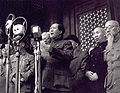 Mao Ts-Tung proclama a Repblica Popular da China.<br><br> Palavras-chave: revoluo, filosofia poltica