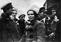Makhno (centro), cercada por outros integrantes do Exrcito Insurgente.<br><br> Palavras-chave: revoluo, filosofia poltica