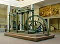 Mquina a vapor, um dos smbolos da Revoluo Industrial Inglesa.<br><br> Palavras-chave: revoluo, filosofia poltica