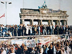 Os eventos envolvendo a queda do Muro do Berlim.<br><br> Palavras-chave: revoluo, filosofia poltica