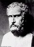 Xenófanes de Cólofon foi um filósofo grego, nascido na cidade de Cólofon, na Jónia. Cedo deixou sua cidade para levar vida errante na qualidade de rapsodo. Acredita-se que tenha passado algum tempo na Sicília e também em Eleia.